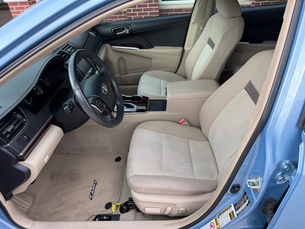 2013 Toyota Camry Image 9