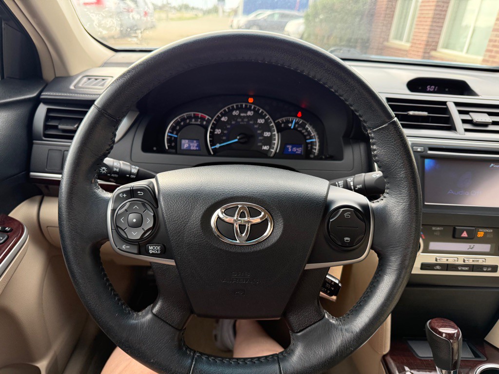 2013 Toyota Camry Image 10