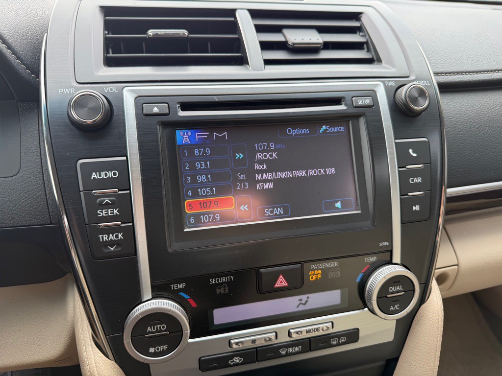 2013 Toyota Camry Image 12