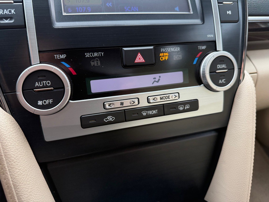 2013 Toyota Camry Image 13