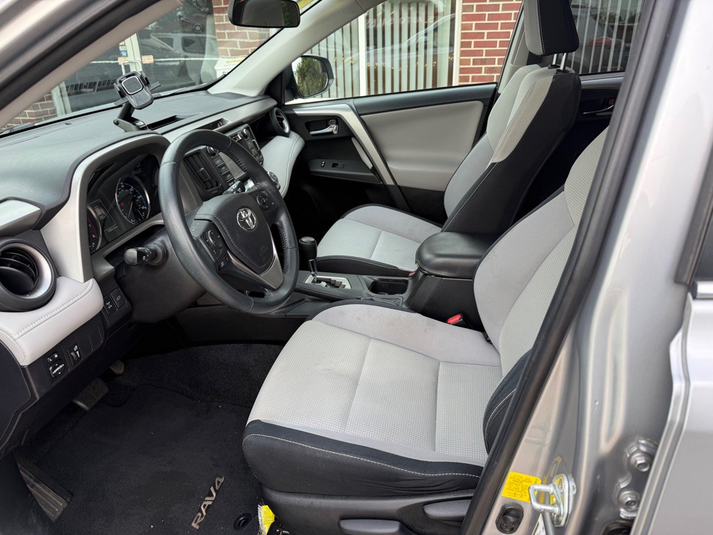 2016 Toyota Rav4 Image 9