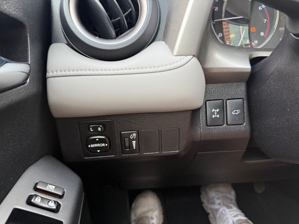 2016 Toyota Rav4 Image 16