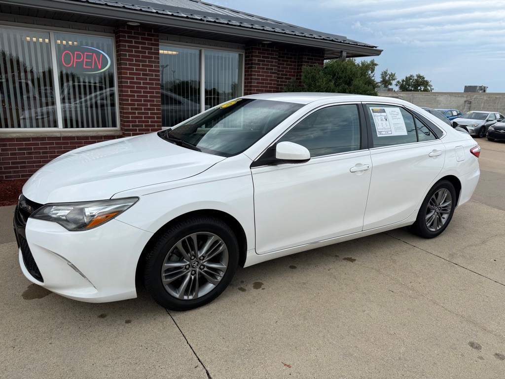 2016 Toyota Camry Image 3