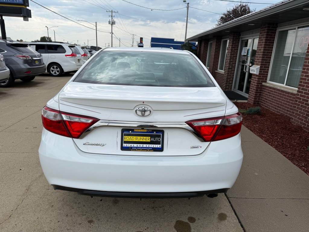 2016 Toyota Camry Image 6