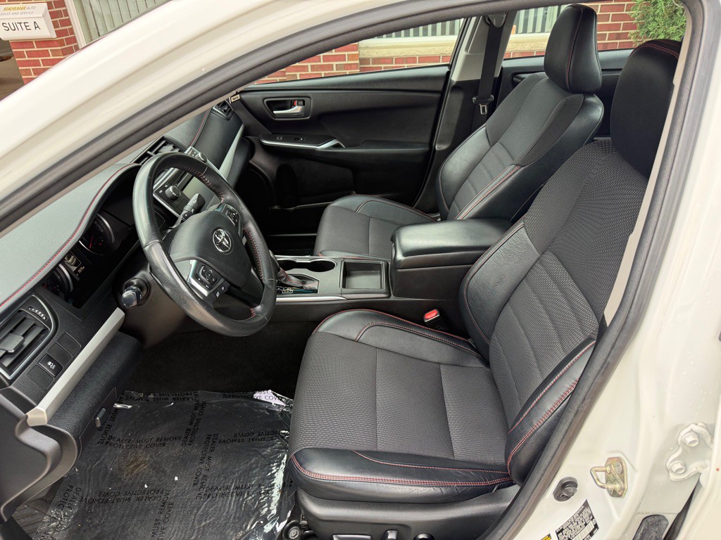 2016 Toyota Camry Image 9