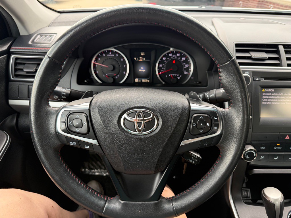 2016 Toyota Camry Image 10