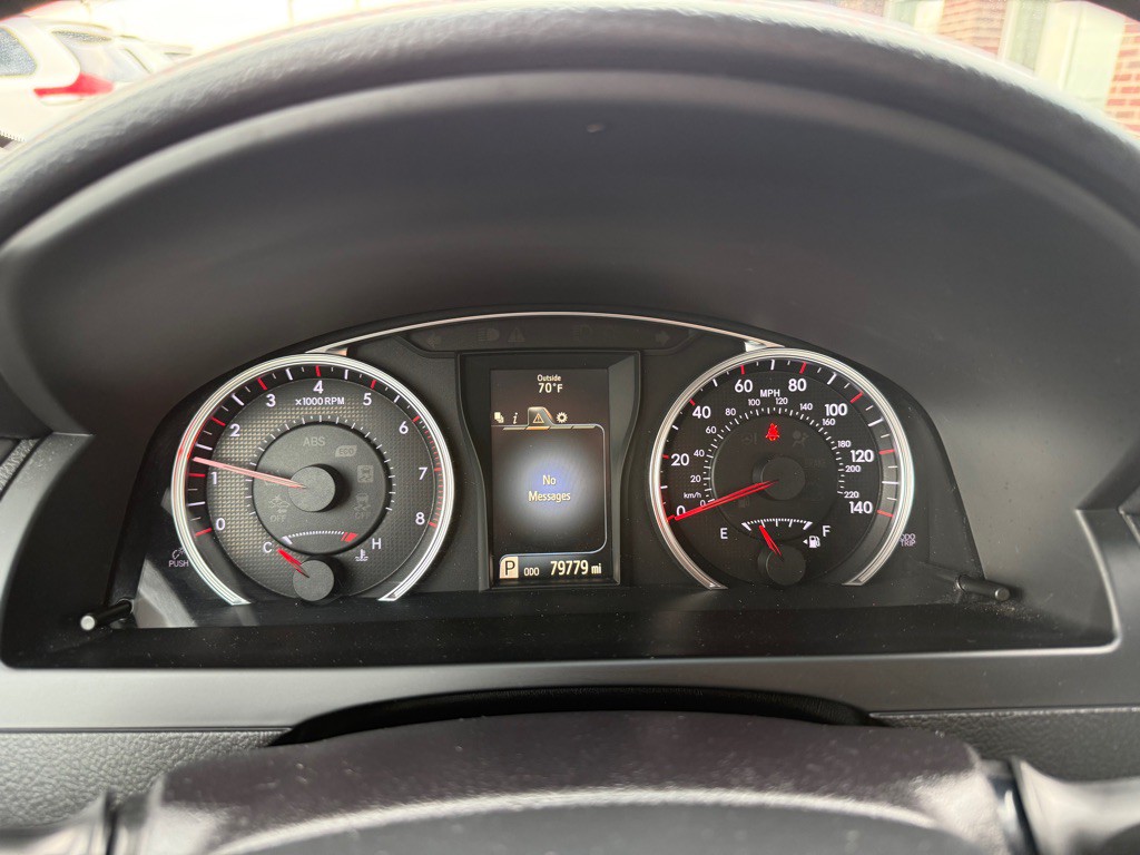 2016 Toyota Camry Image 11