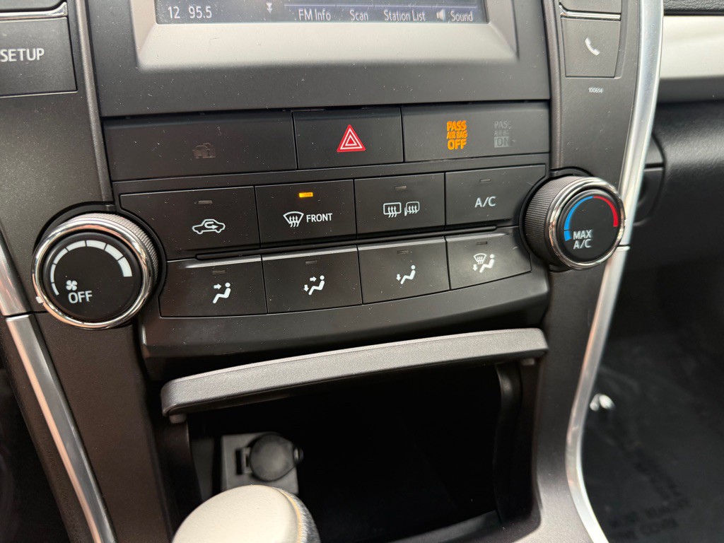 2016 Toyota Camry Image 14