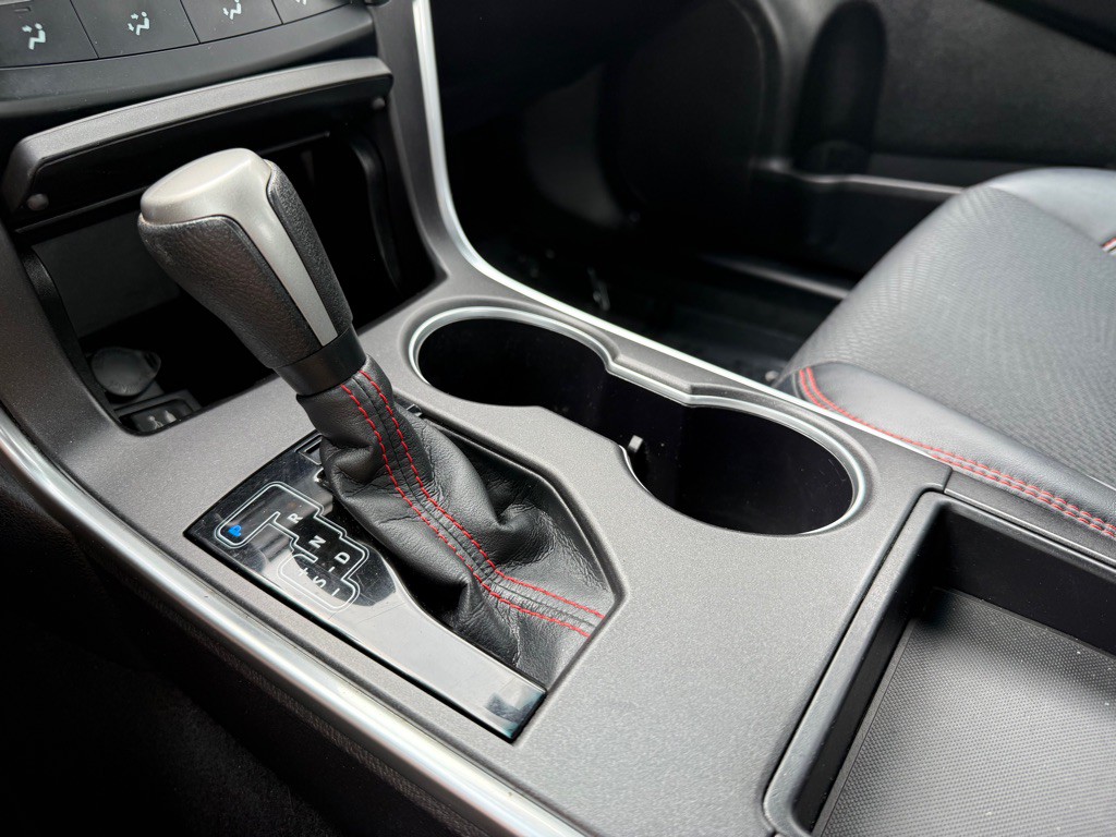 2016 Toyota Camry Image 15