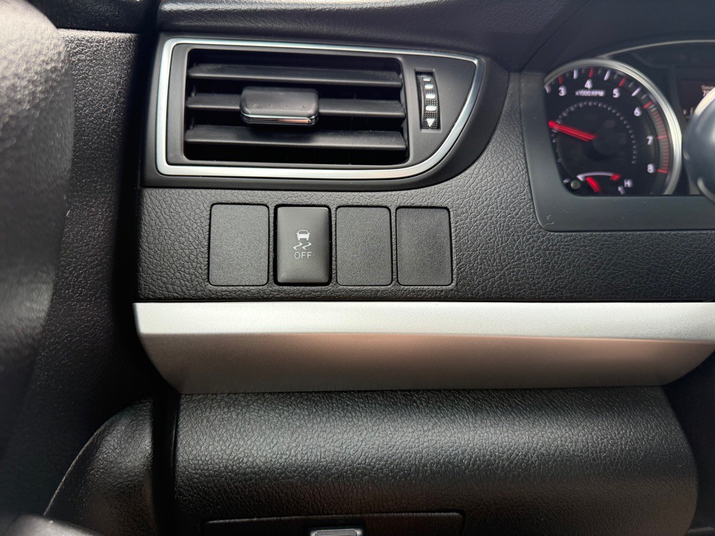 2016 Toyota Camry Image 16