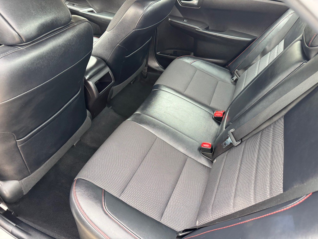 2016 Toyota Camry Image 18