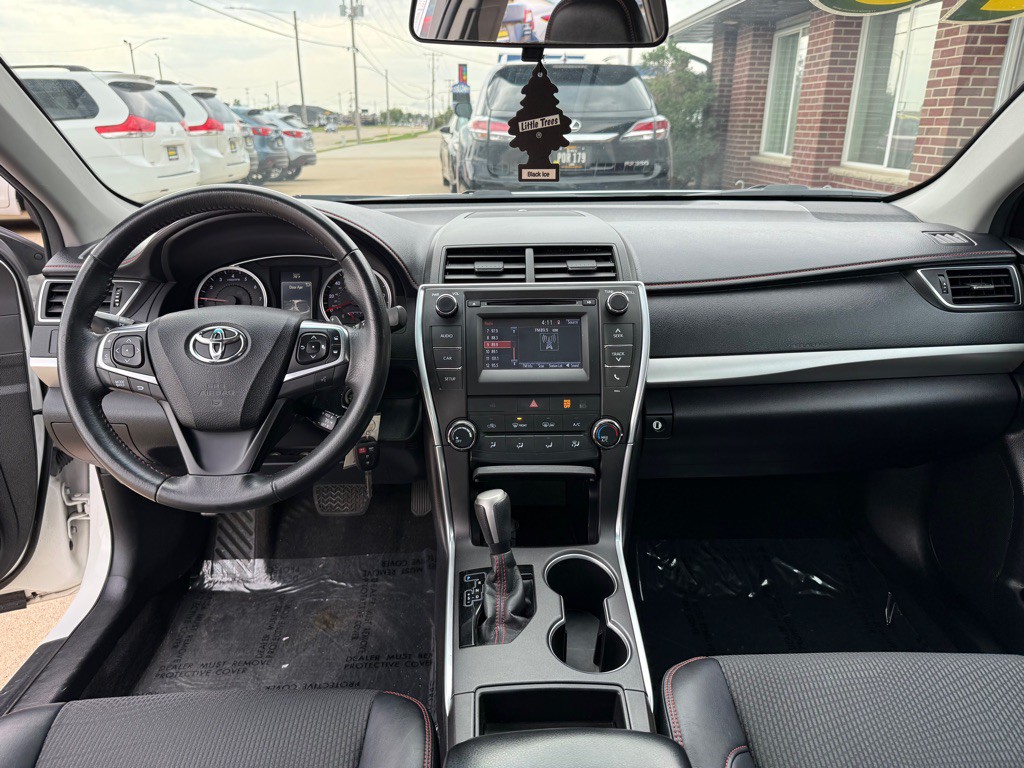 2016 Toyota Camry Image 19