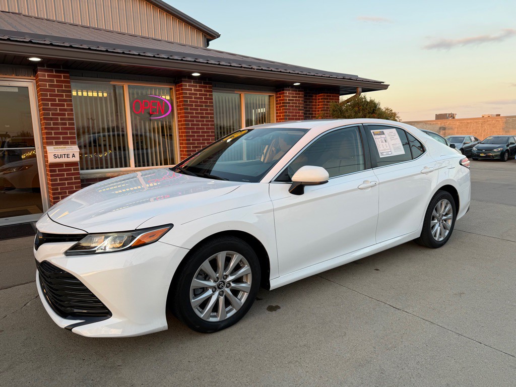 2019 Toyota Camry Image 3