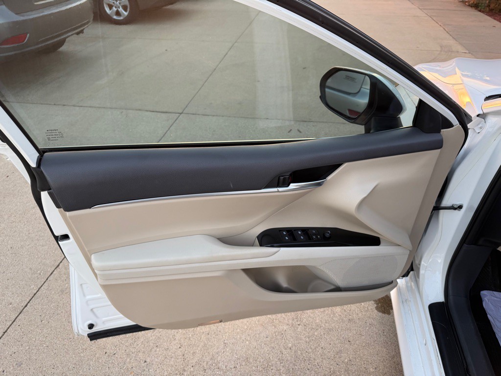 2019 Toyota Camry Image 8