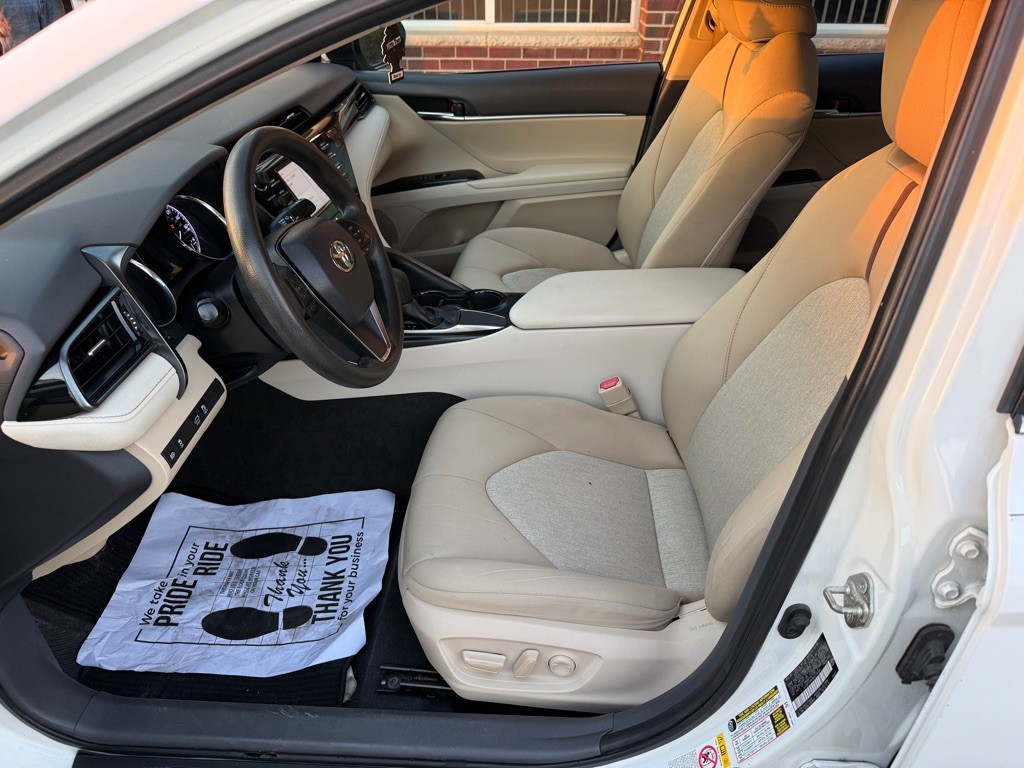 2019 Toyota Camry Image 9