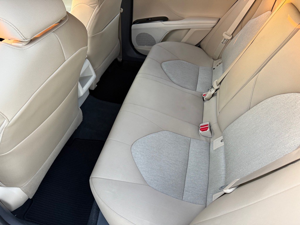 2019 Toyota Camry Image 16