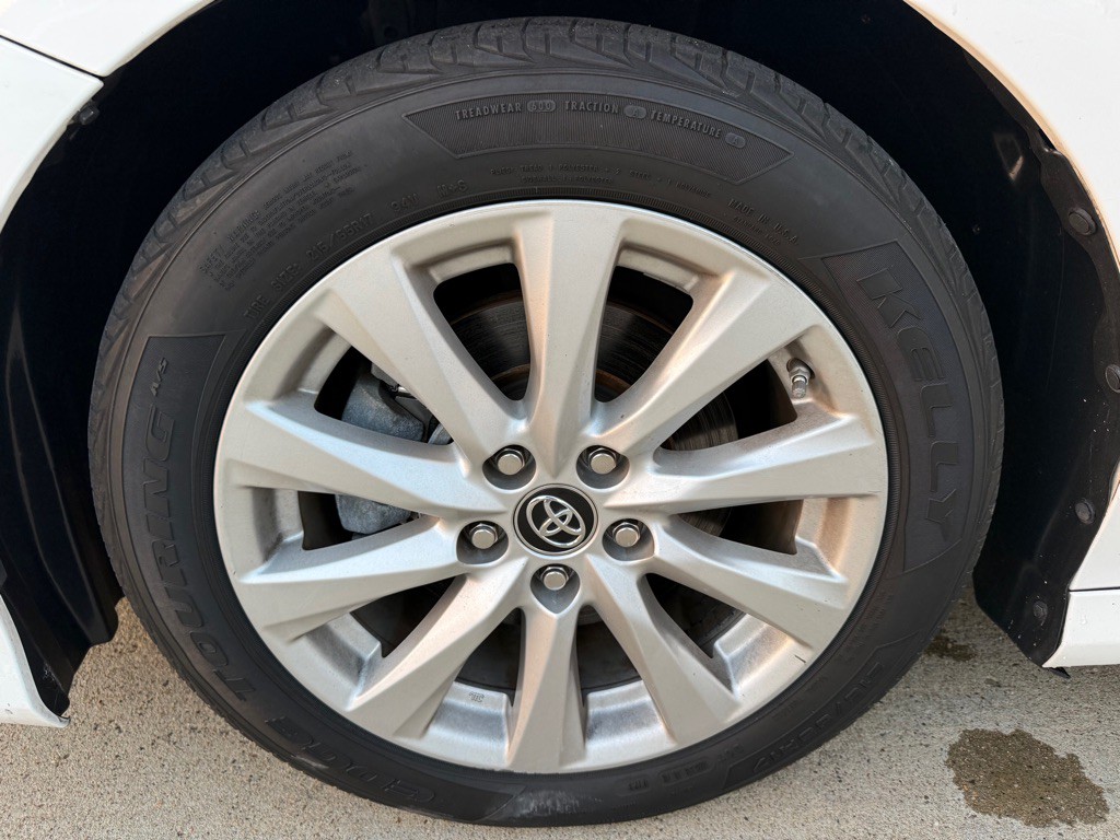 2019 Toyota Camry Image 19