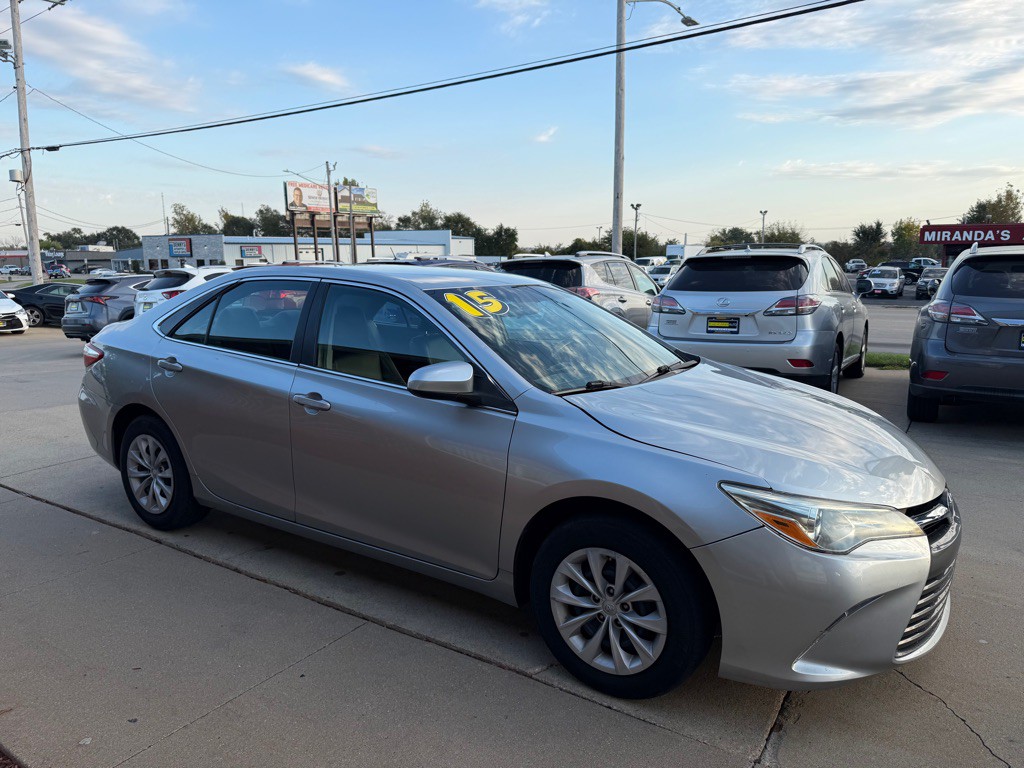 2015 Toyota Camry Image 1