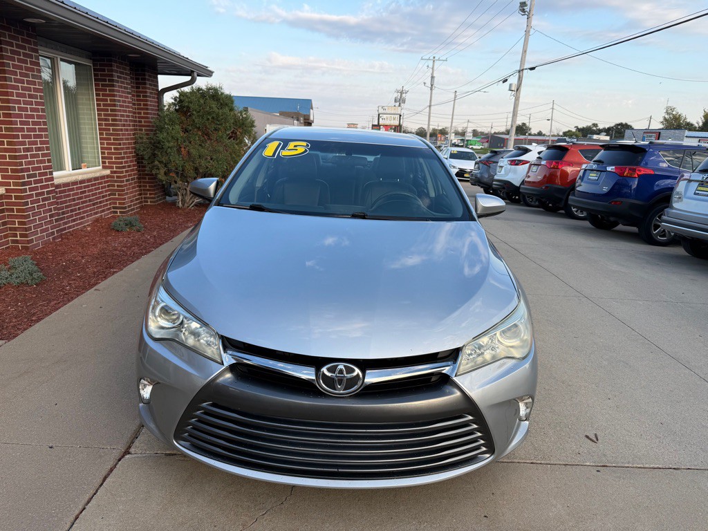 2015 Toyota Camry Image 2