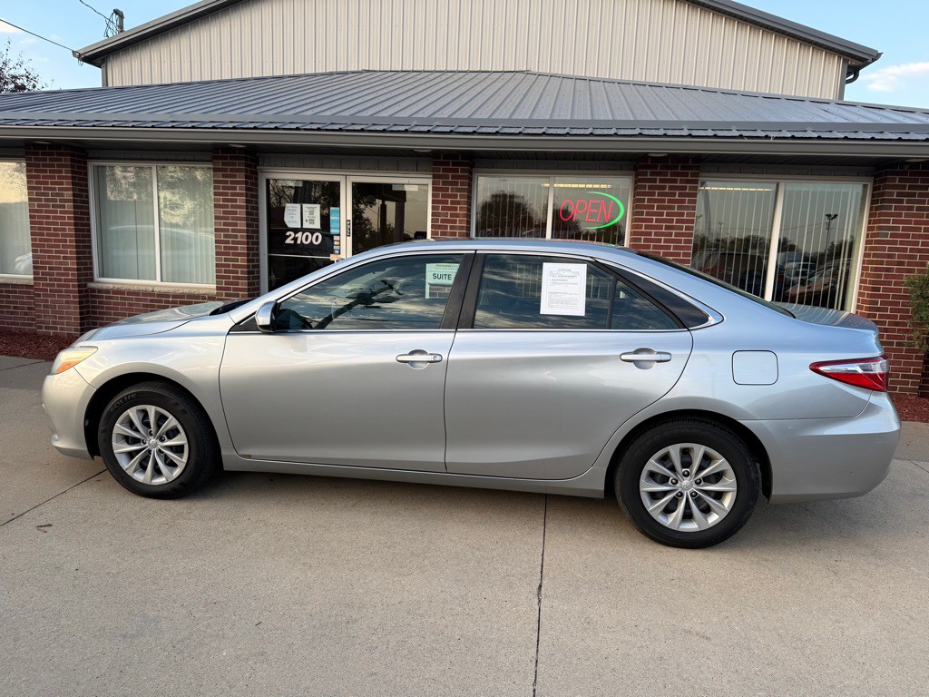 2015 Toyota Camry Image 4