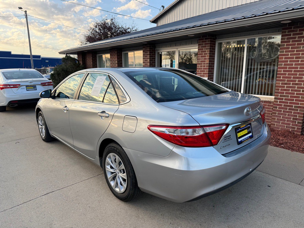 2015 Toyota Camry Image 5