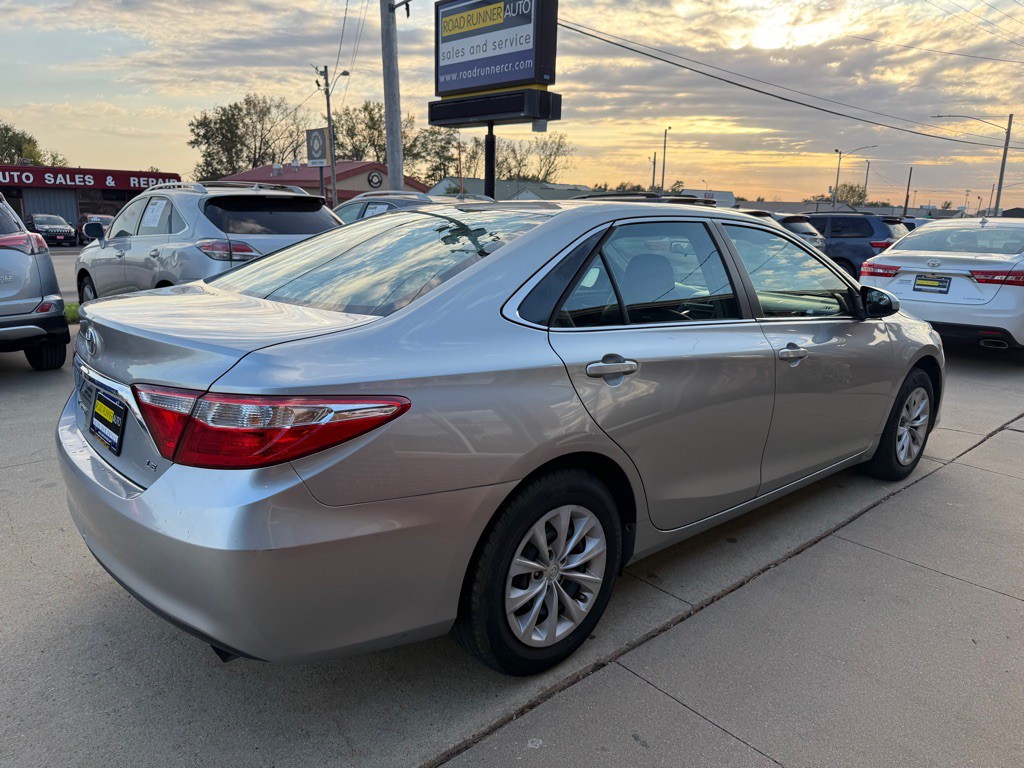 2015 Toyota Camry Image 7