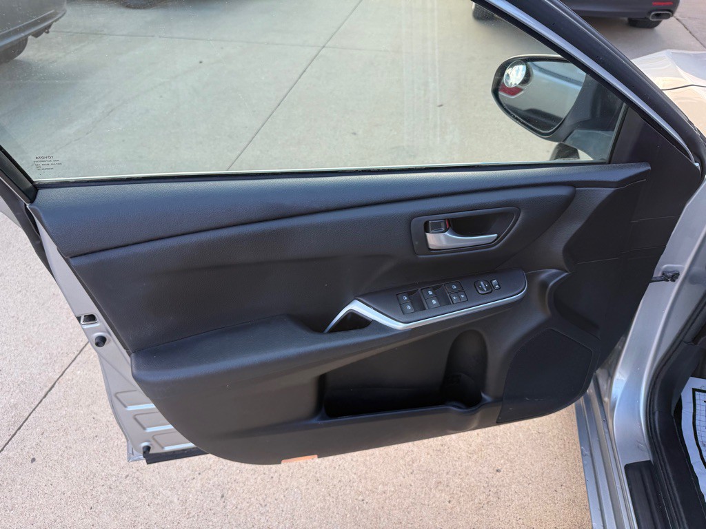 2015 Toyota Camry Image 8