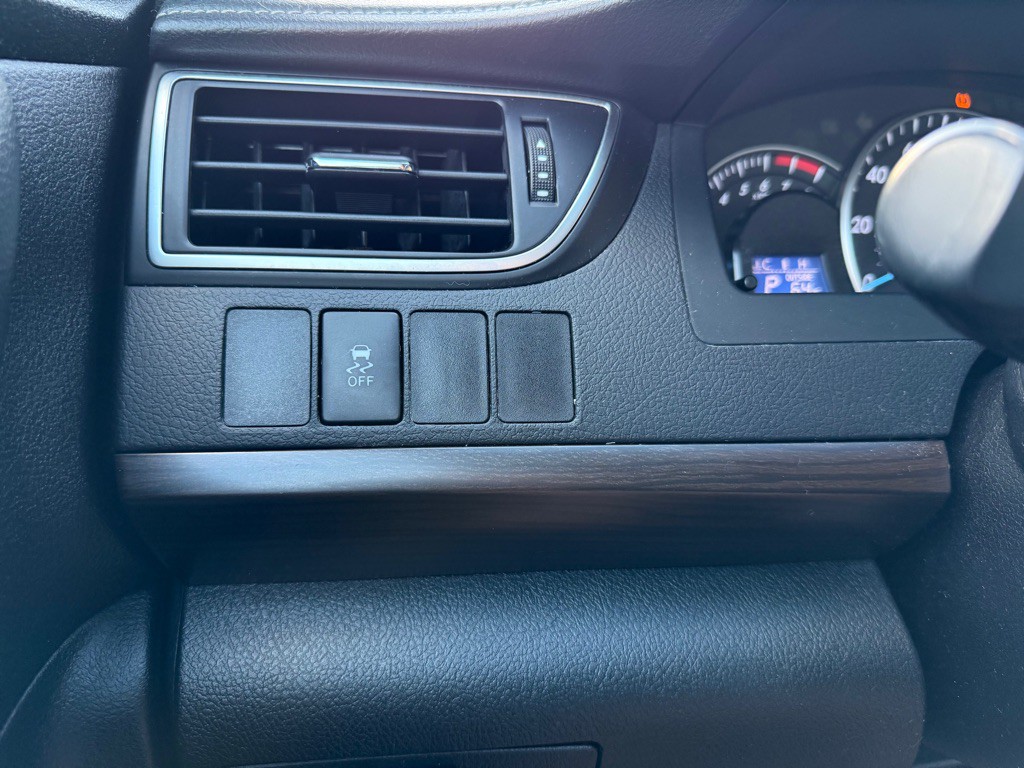 2015 Toyota Camry Image 17