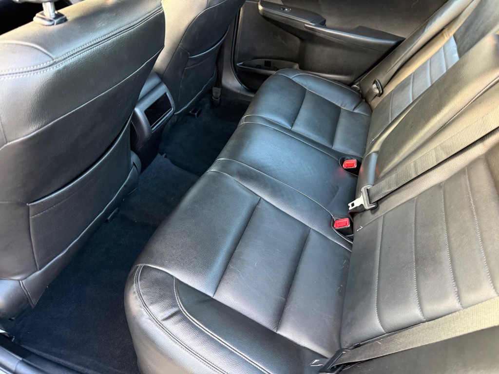 2015 Toyota Camry Image 18