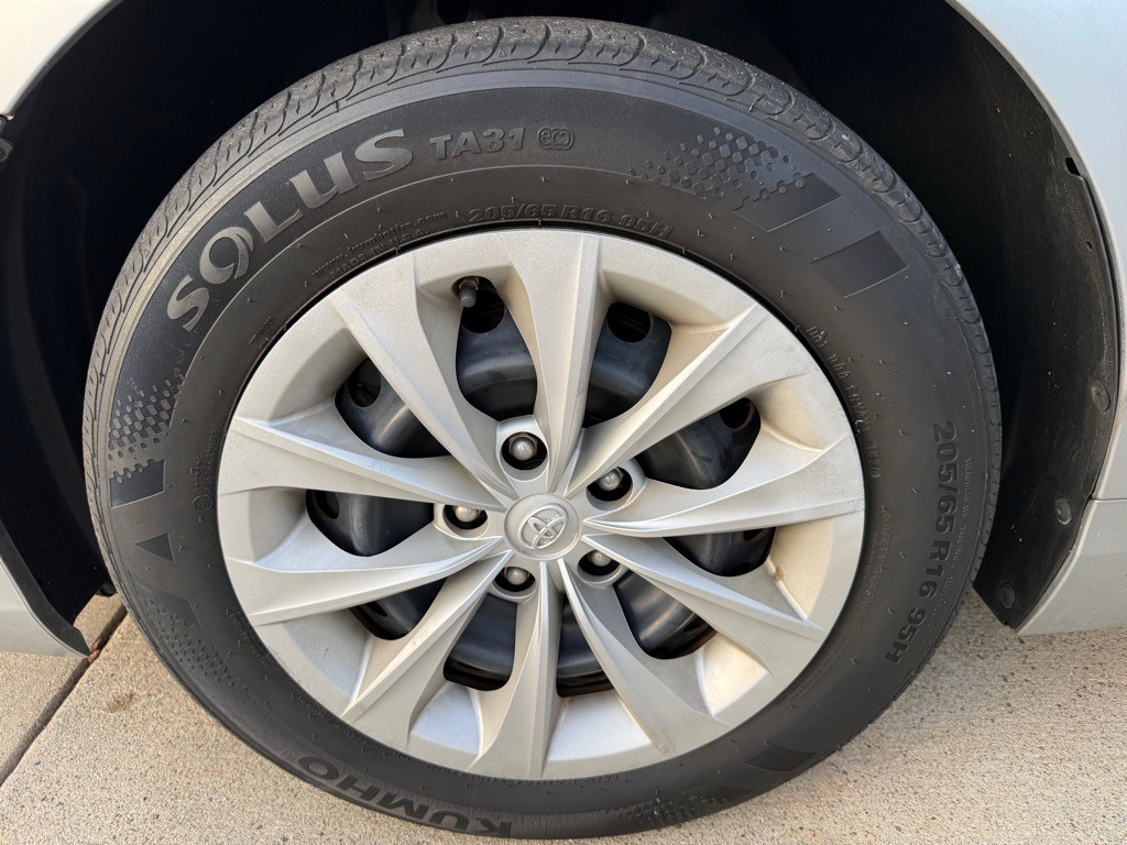 2015 Toyota Camry Image 21