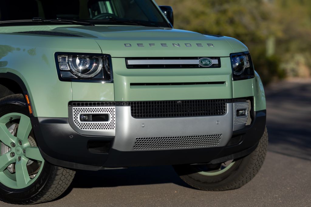 2023 Land Rover Defender Image 2