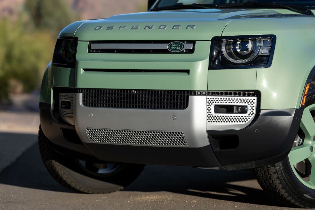 2023 Land Rover Defender Image 3