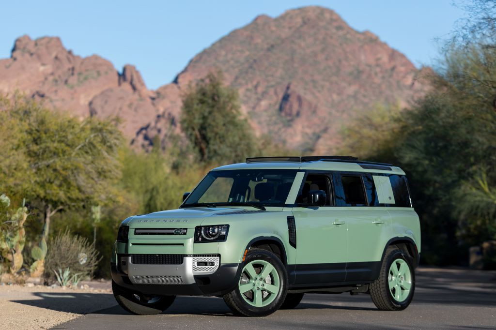 2023 Land Rover Defender Image 5