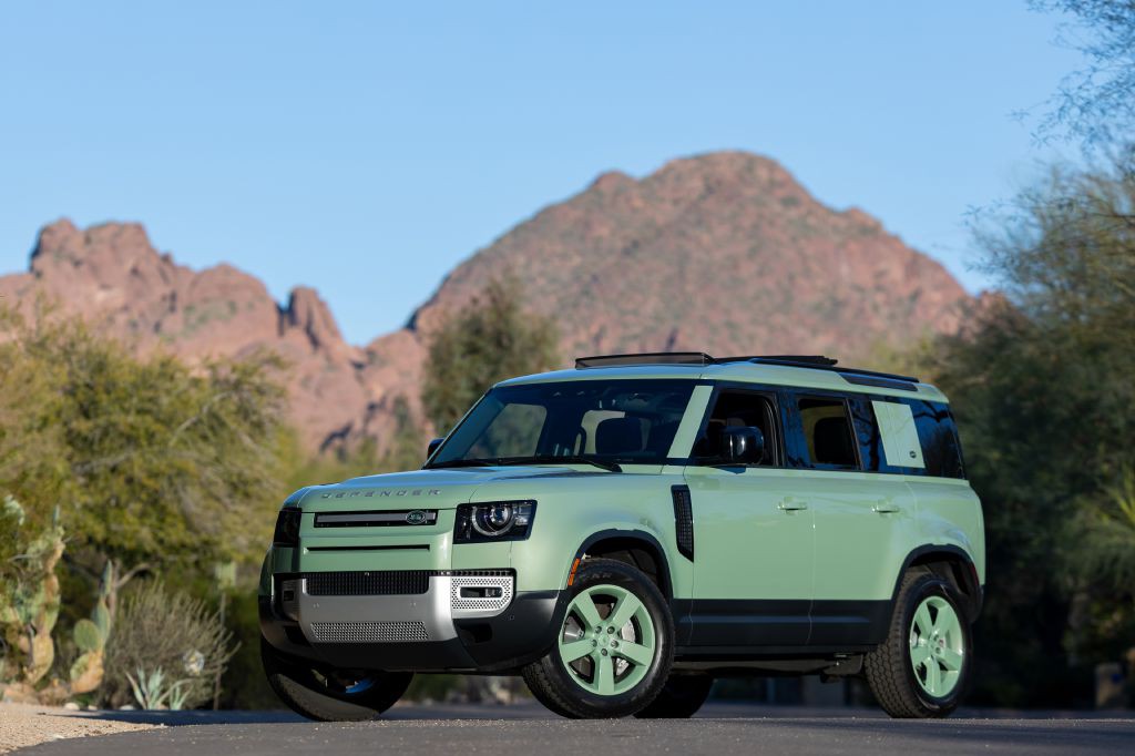 2023 Land Rover Defender Image 6