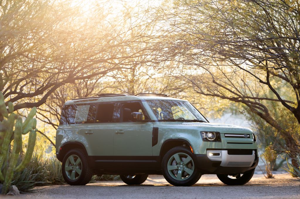 2023 Land Rover Defender Image 10