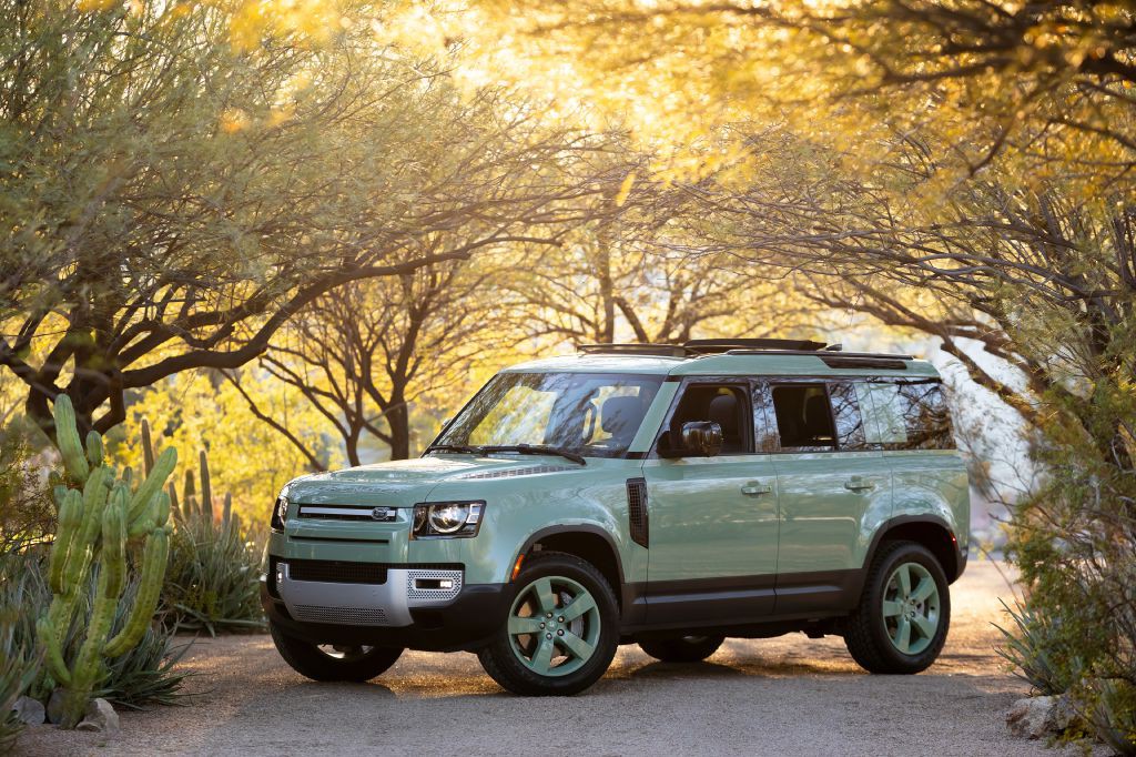 2023 Land Rover Defender Image 11