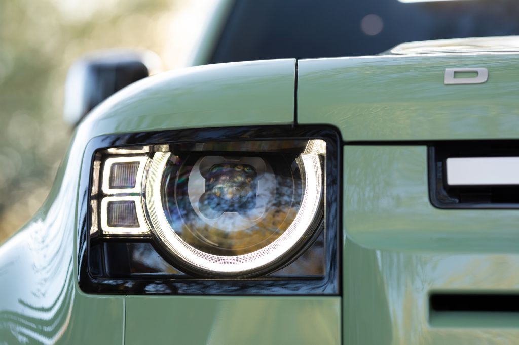 2023 Land Rover Defender Image 12