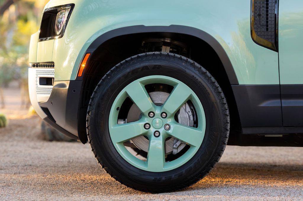 2023 Land Rover Defender Image 20