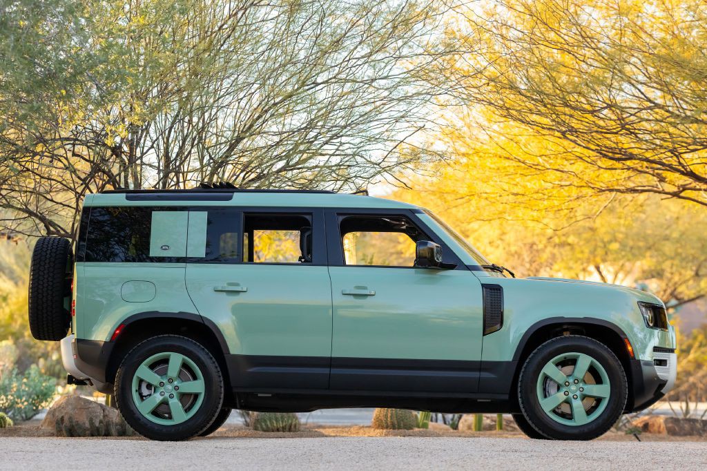 2023 Land Rover Defender Image 22
