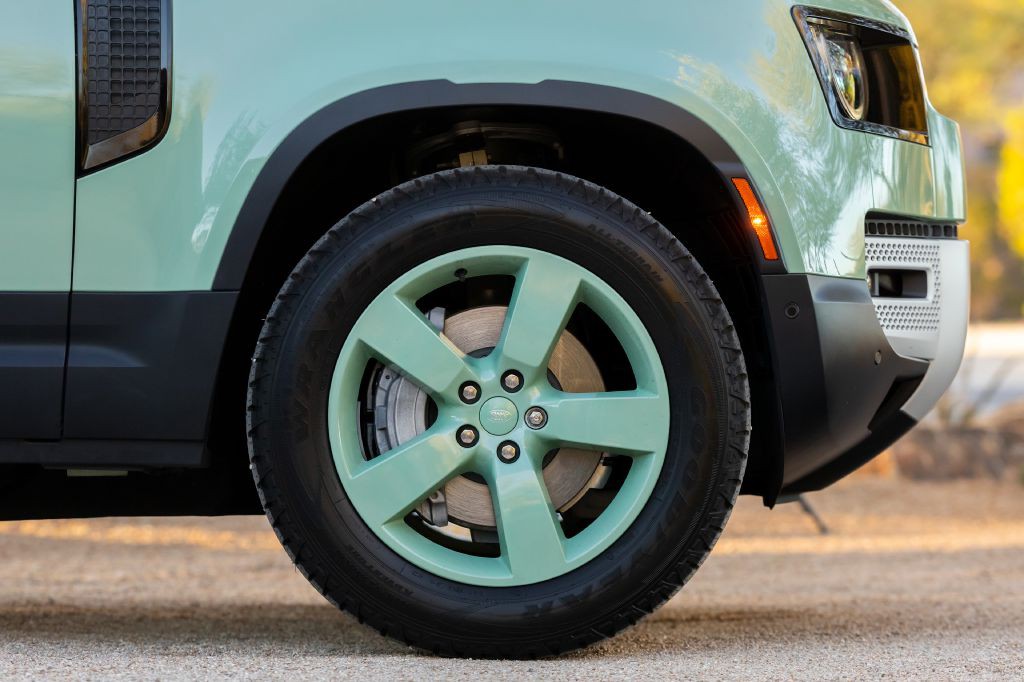 2023 Land Rover Defender Image 23