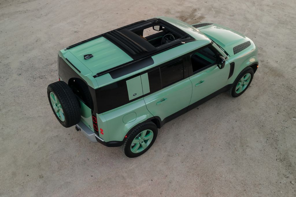 2023 Land Rover Defender Image 29
