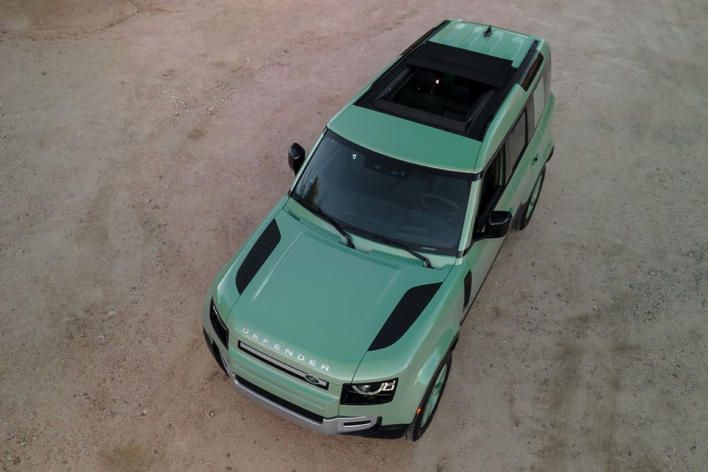 2023 Land Rover Defender Image 35