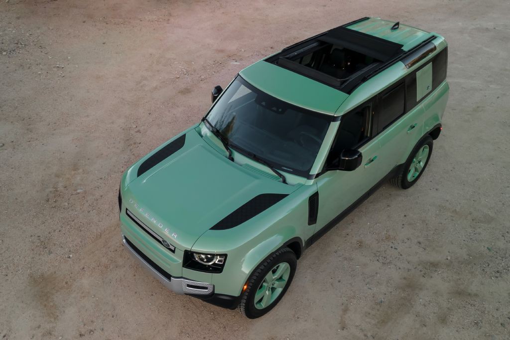 2023 Land Rover Defender Image 36