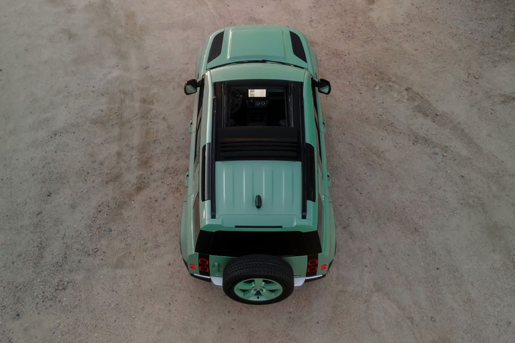 2023 Land Rover Defender Image 41