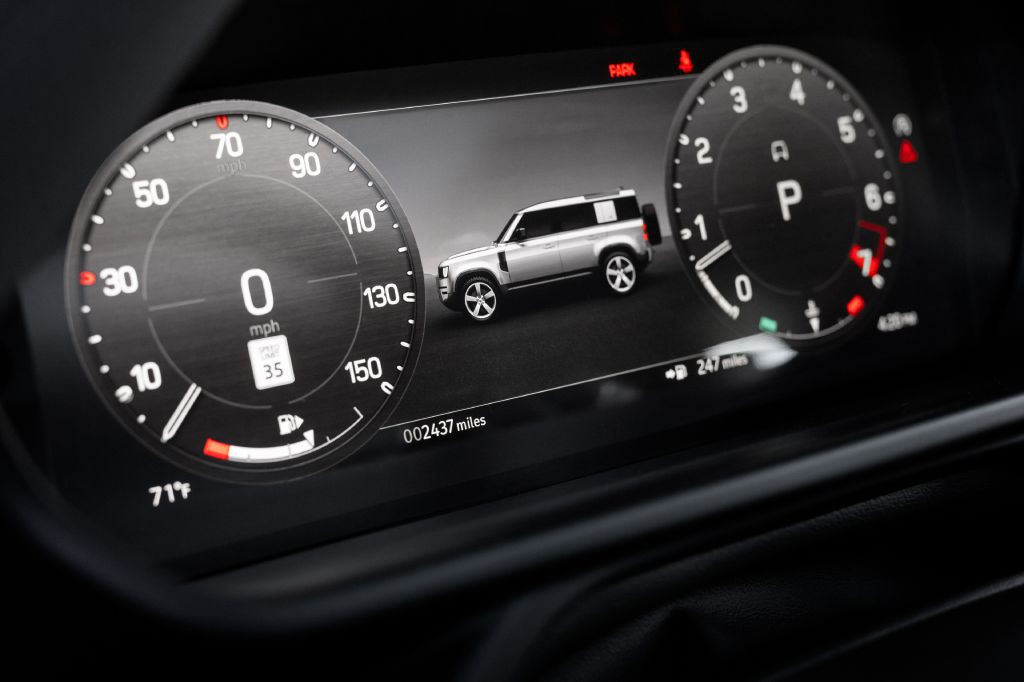 2023 Land Rover Defender Image 59