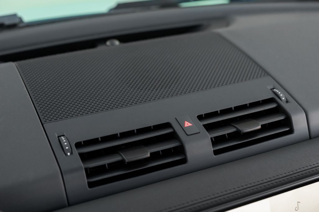 2023 Land Rover Defender Image 67