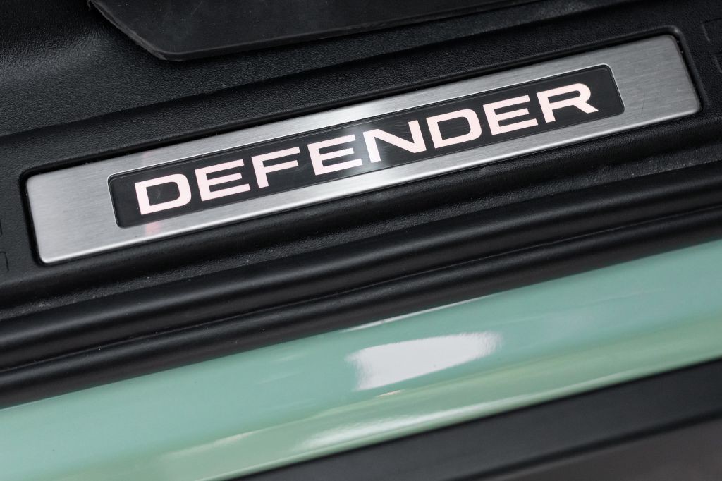 2023 Land Rover Defender Image 74