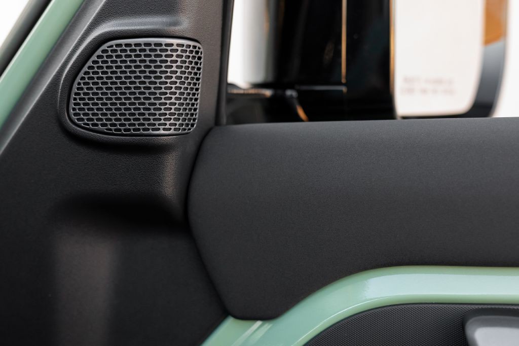 2023 Land Rover Defender Image 79