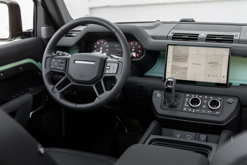 2023 Land Rover Defender Image 85