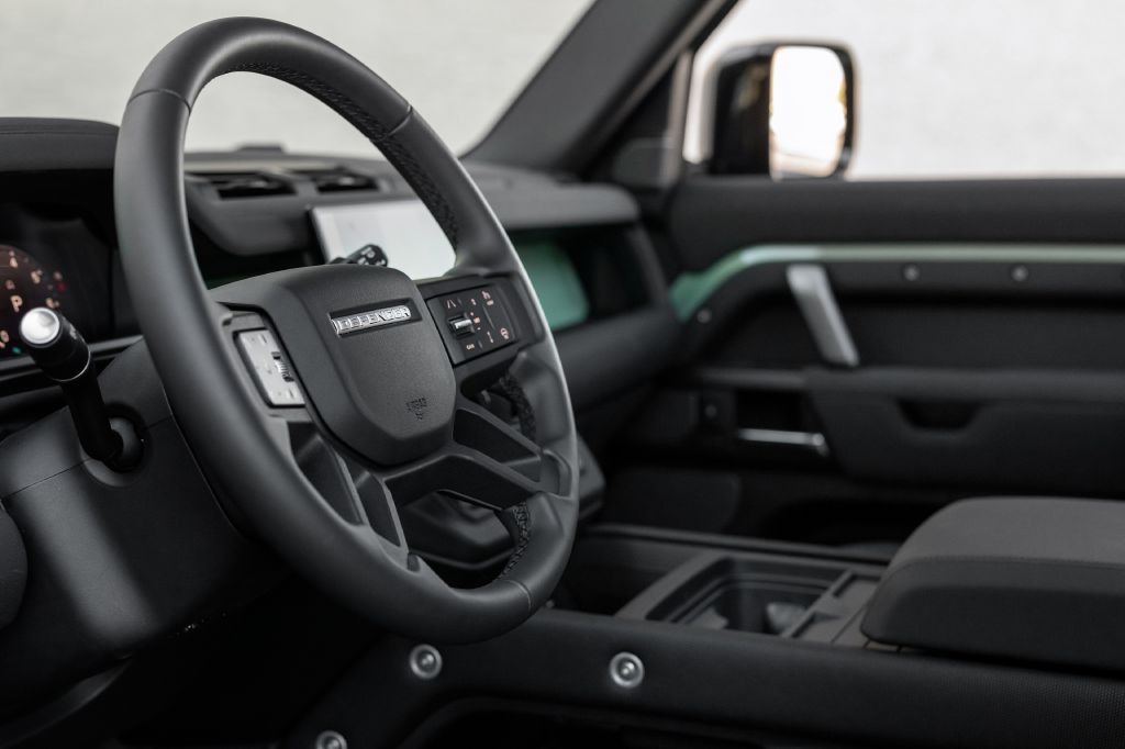 2023 Land Rover Defender Image 92